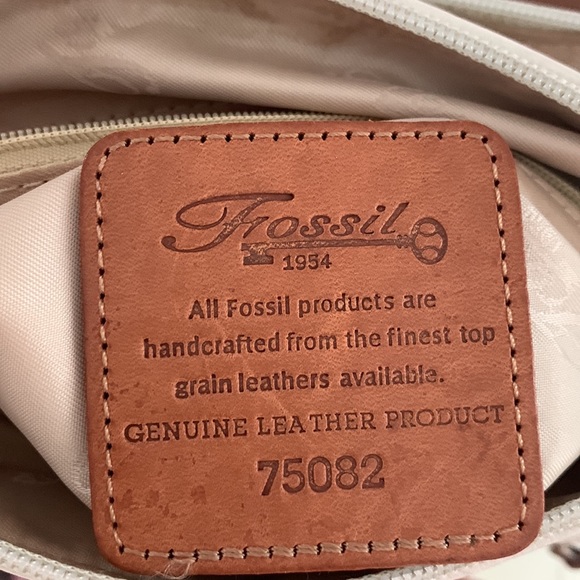 FOSSIL cross body bag w/ buckled strap - Cream, Tan leather lots of pockets. - Picture 15 of 16